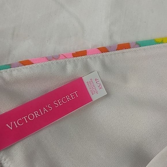 Victoria's Secret Bathing Suit Top Size XS - Picture 6 of 6